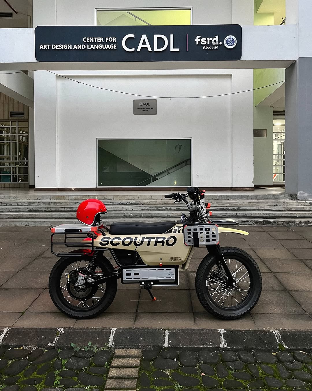 SCOUTRO (Instgaram)